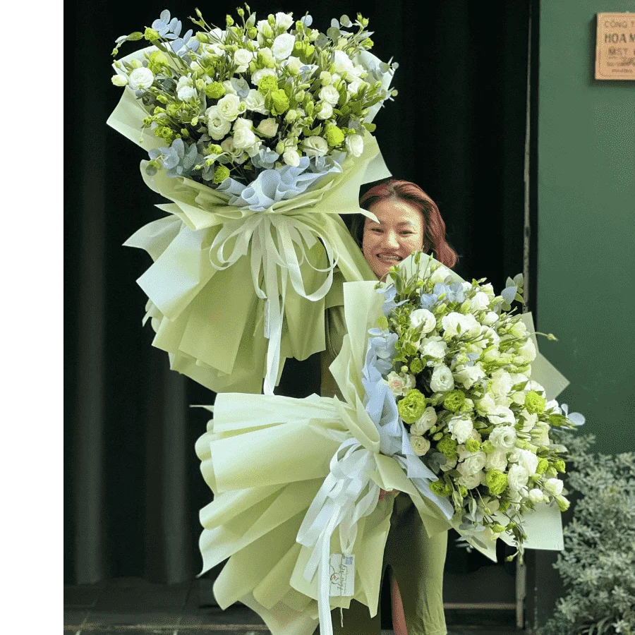 1-min-2-2.png.webp Hoa Chúc Mừng Tốt Nghiệp Đại Học – Bó Cát Tường Xanh Khổng Lồ - Image 1