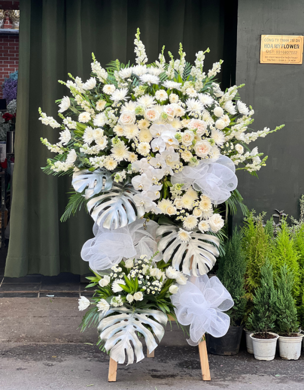 24-600x771-1.png Vòng Hoa Viếng Thông Gia Đẹp Tông Trắng Sang Trọng Và Hoành Tráng - Image 1