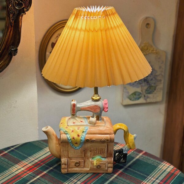 Đèn để bàn ấm trà phong cách vintage