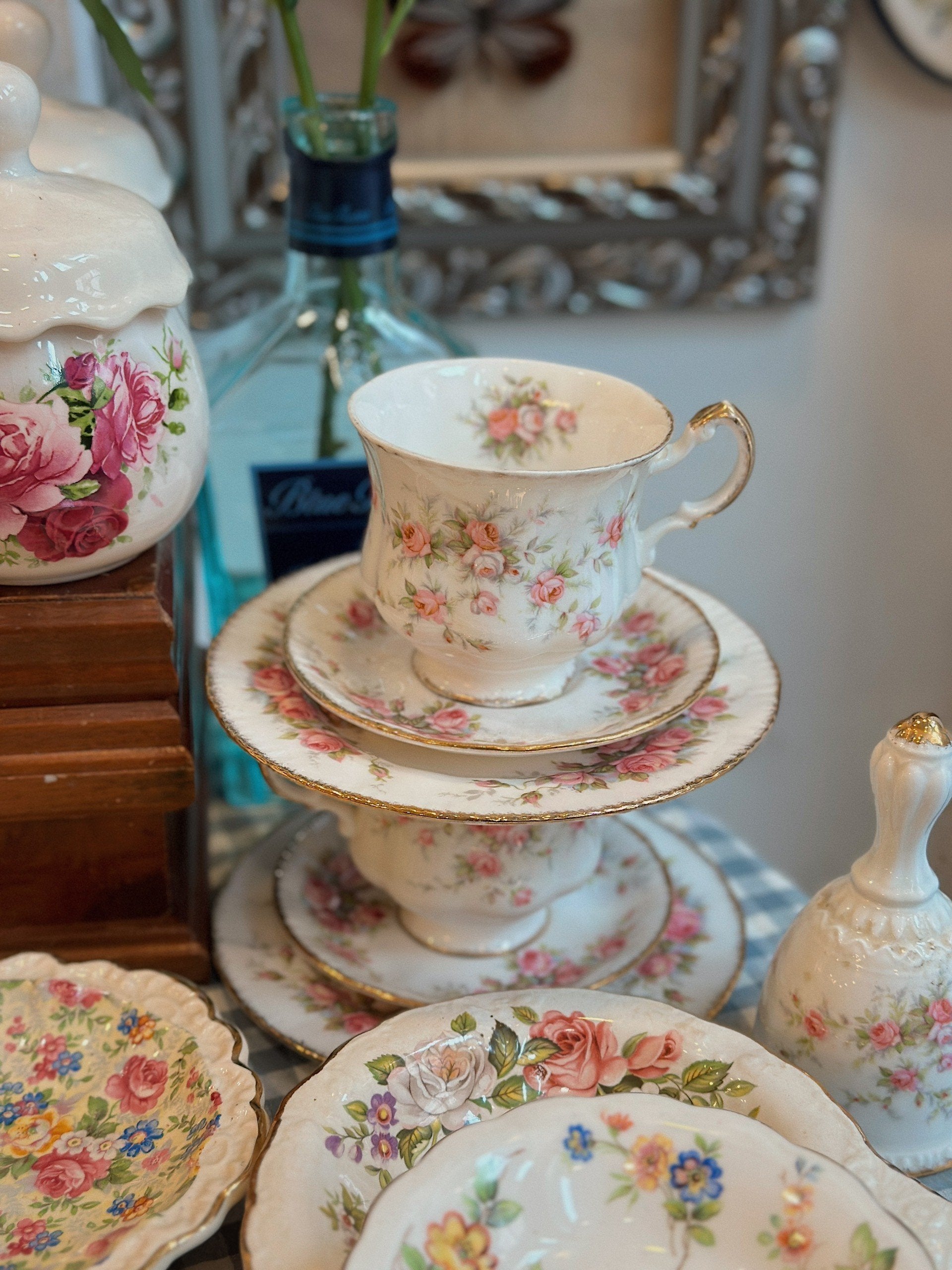 632c38b5ff6d5133087c.jpg Bộ tách trà trio Victoriana Rose - Paragon ✨ - Image 1