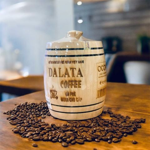 64e2487f8602205c7913__1__6f67946f48764fc19729545c42a5bb04_large.jpg Moka cao cấp hạt (250gr) - DALATA - Image 1