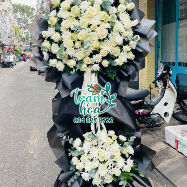Vòng Hoa Hồng Trắng