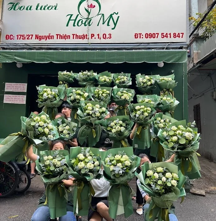 bo-hoa-chuc-mung-su-kien-sen-trang.jpg.webp Bó Hoa Nhỏ Xinh Giá Rẻ Từ Hoa Sen Trắng-Hoa Trao Giải Sang Trọng - Image 1