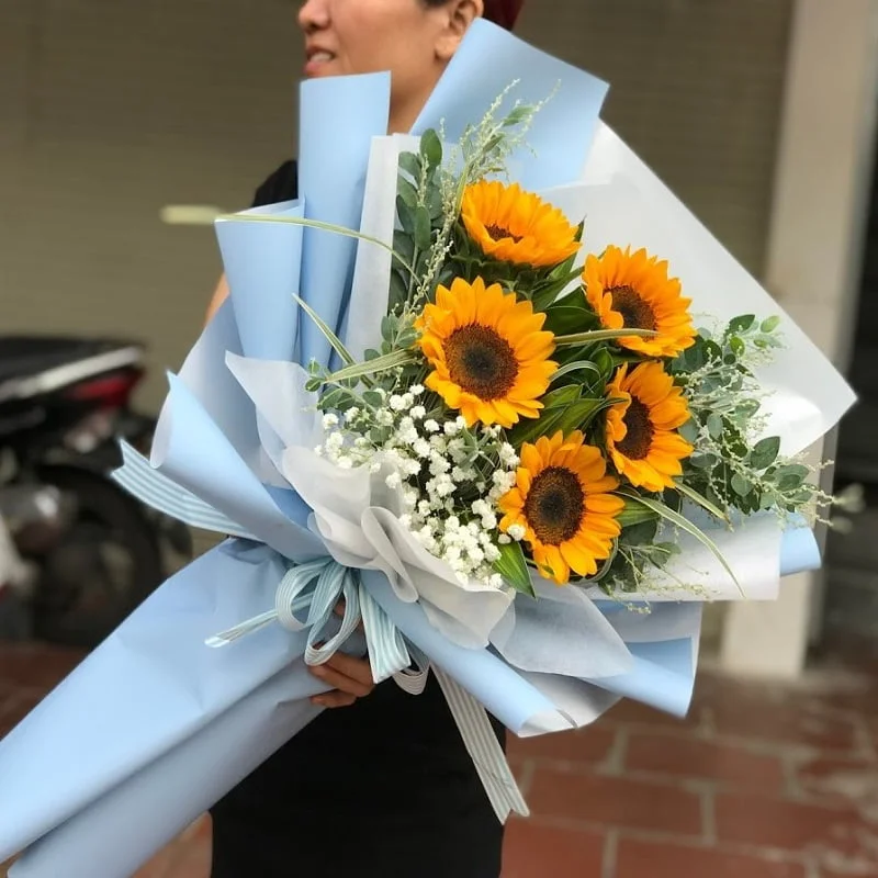 bo-hoa-huong-duong-5-bong-2.jpg.webp Bó Hoa Hướng Dương 5 Bông Giá Bao Nhiêu Tiền? - Image 1