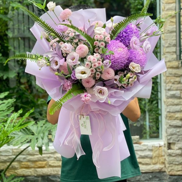 bo-hoa-mau-tim-dep-sang-nhat-600x600-1.jpg Bó Hoa Màu Tím Đẹp Nhất – Hoa Bó Hiện Đại - Image 1