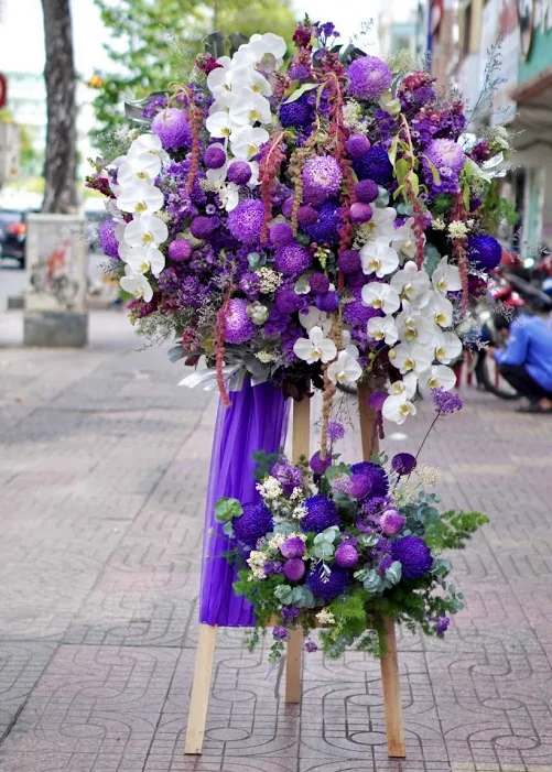 hoa-chia-buon-sang-trong-cao-cap.png.webp Kệ Hoa Đám Tang Sang Trọng Cao Cấp: Hoa Nhập Khẩu Chủ Đạo - Image 1
