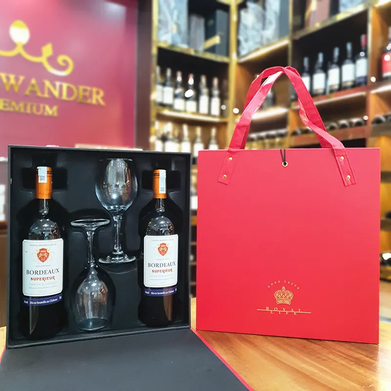 hop-qua-tang-ruou-vang-phap-chateau-rousset-caillau-bordeaux-superieur-3.webp Hộp quà tặng Rượu Vang Pháp Chateau Rousset Caillau Bordeaux Superieur - Image 1