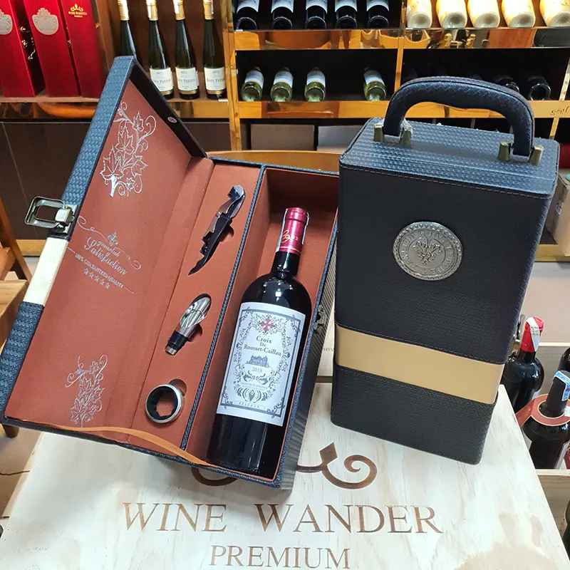 hop-qua-tang-ruou-vang-phap-croix-de-rousset-cailiau-bordeaux-2018.webp Hộp quà tặng Rượu Vang Pháp Croix de Rousset Cailiau Bordeaux 2018 - Image 1