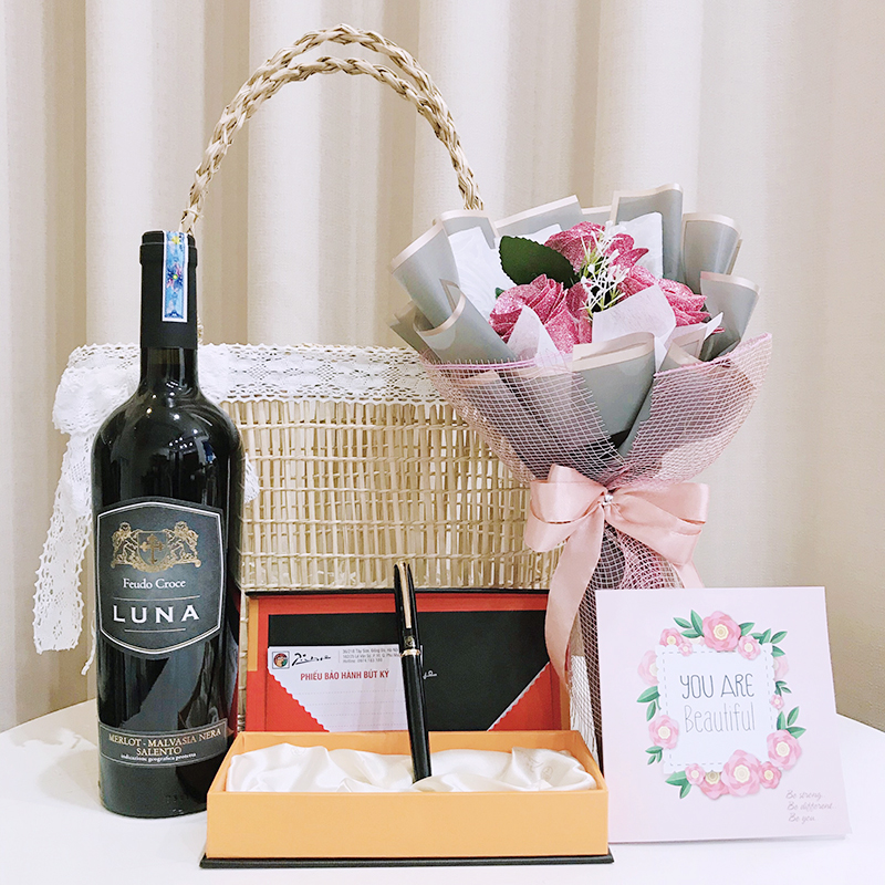 qua-tang-luvgift-quy-co-hien-dai-luv85-5-1.jpg Quà Tặng sếp nữ LuvGift Phụ Nữ Quý Phái – Túi quà bút Picasso, rượu vang - Image 1