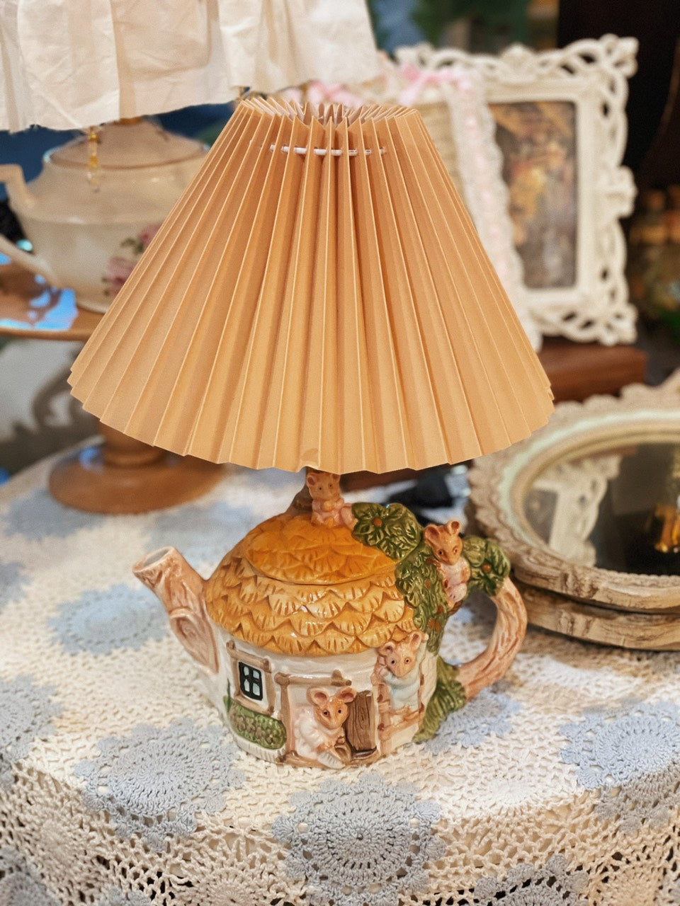 z4767881592633_6e162e12aadfa30b92f96351ab0201cc.jpg Đèn ngôi nhà của các chú chuột tinh nghịch - Image 1