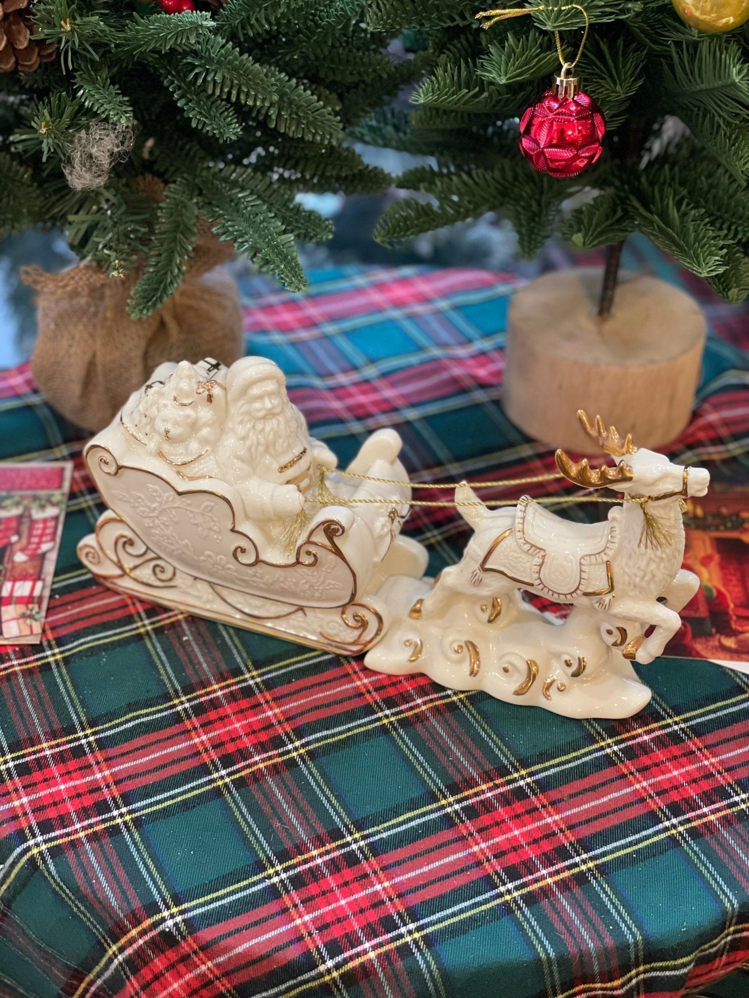 z4857951931681_4b9b45b2d16d238eacaf604618649f36.jpg Tượng ông già Noel và xe kéo tuần lộc - Image 1