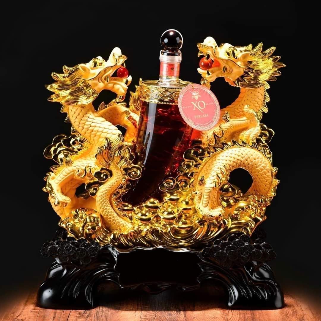z5024214173995_01edaf346d9e2a0ac801d334bda32157.jpg KỆ RƯỢU RỒNG SONG LONG CHẦU TỬU VÀ CHAI RƯỢU XO FRANCADE CHÀO NĂM GIÁP THÌN 2024 - Image 1
