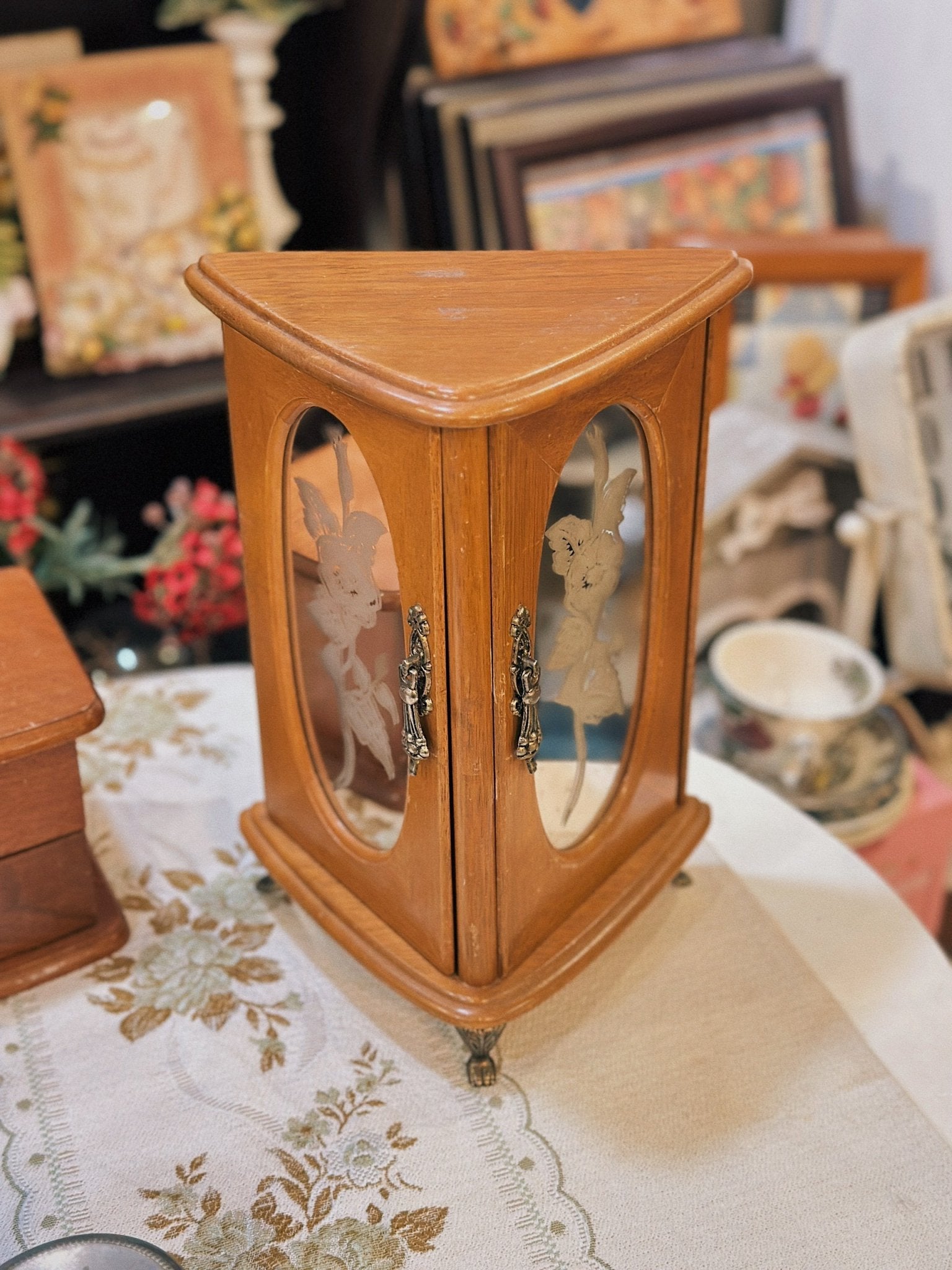 z5177191779243_5f60ab6660ded1dc8dd51e5432535ba3.jpg Tủ đựng trang sức gỗ sang trọng - Image 1