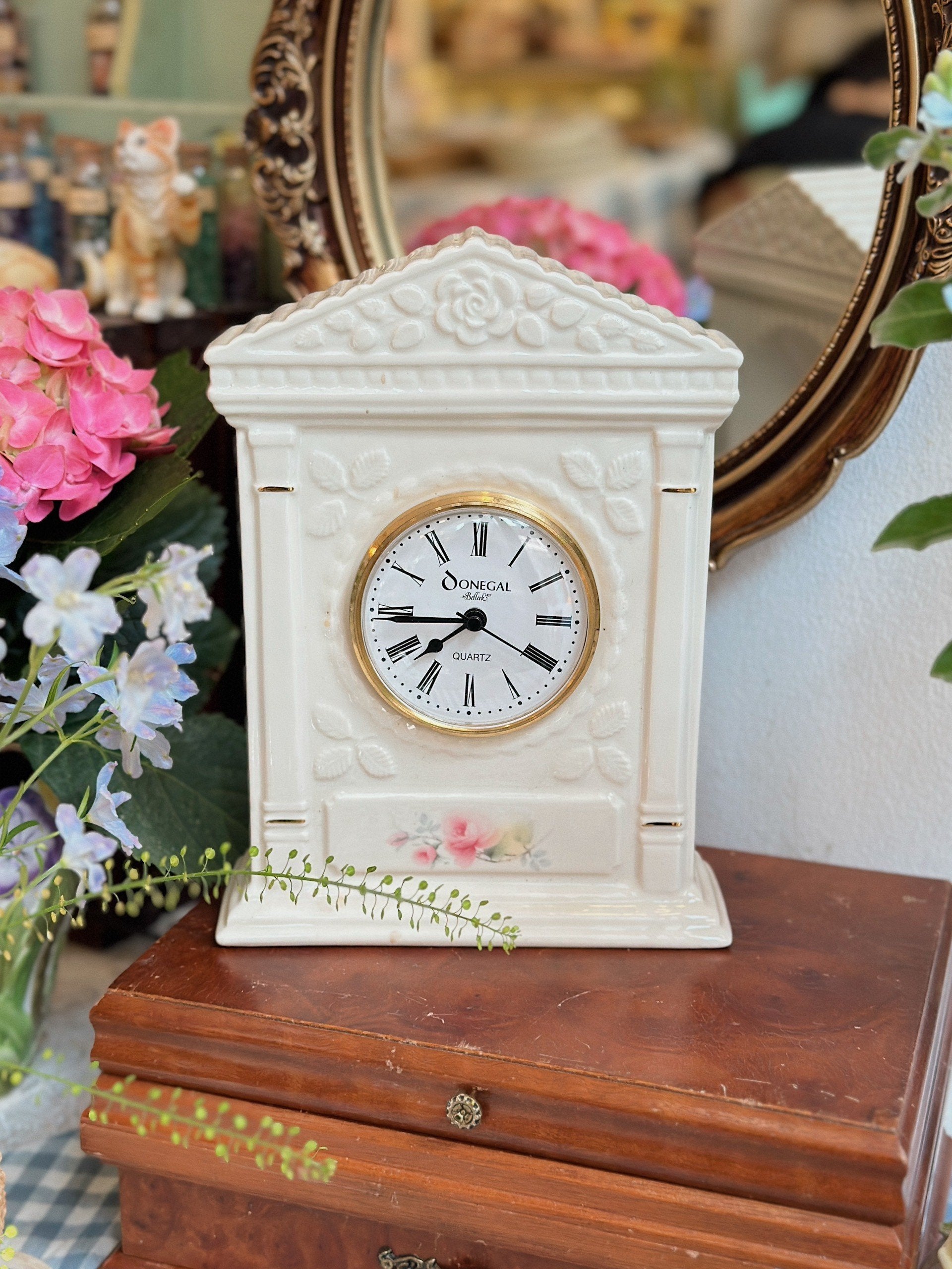 z5378680697075_95e6ab1b9a21fd1be9d3d45ddc5ecc59.jpg Đồng hồ hoa - DONEGAL BELLEEK - Image 1
