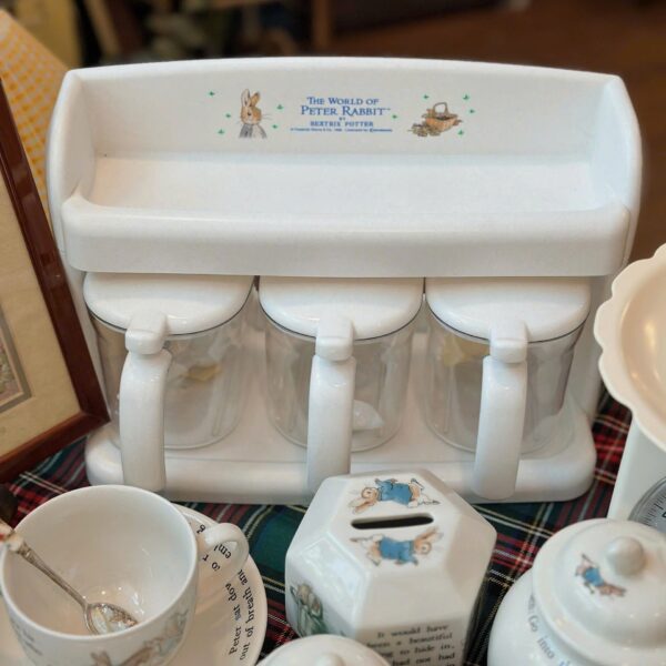 Set hũ gia vị Peter Rabbit màu trắng sang trọng