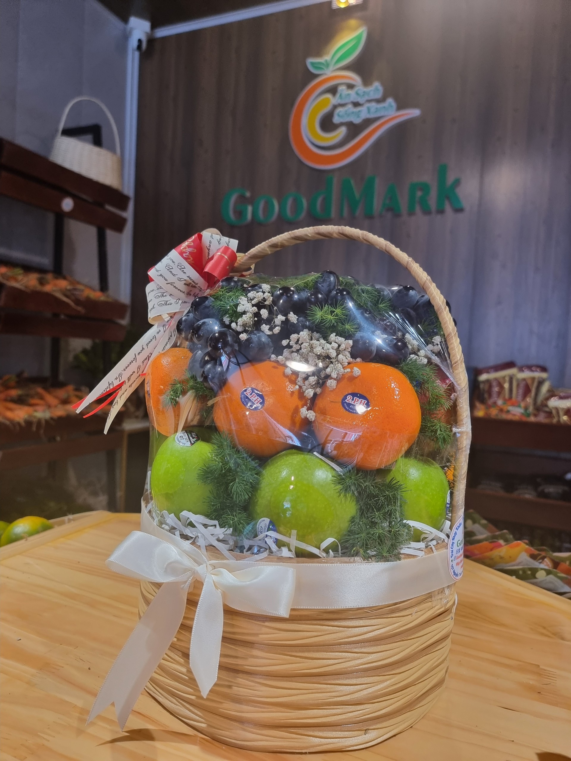 Gio-qua-trai-cay-hoa-500K.jpg Giỏ quà trái cây và hoa trang trí - Image 1