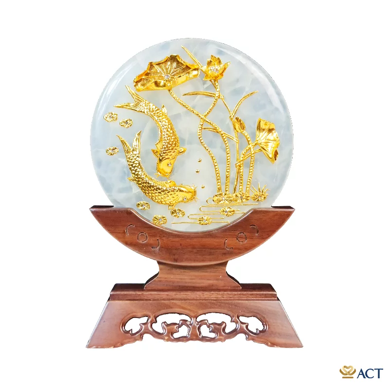 act-dp-0002-2__1__34a7c6c2fa51481faf374dfcb387e7d4.png Quà tặng Đĩa Ngọc Cá Chép Hoa Sen dát vàng 24k ACT GOLD ISO 9001:2015 (Mẫu 3) - Image 1
