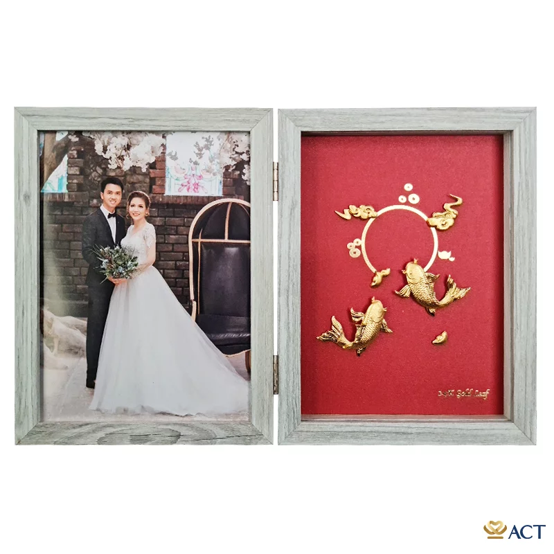 act-ka-0004_c35322a049054ea893e689735cf76b15.png Quà tặng Khung Ảnh Đôi Cá Chép dát vàng 24k ACT GOLD ISO 9001:2015(Mẫu 1) - Image 1