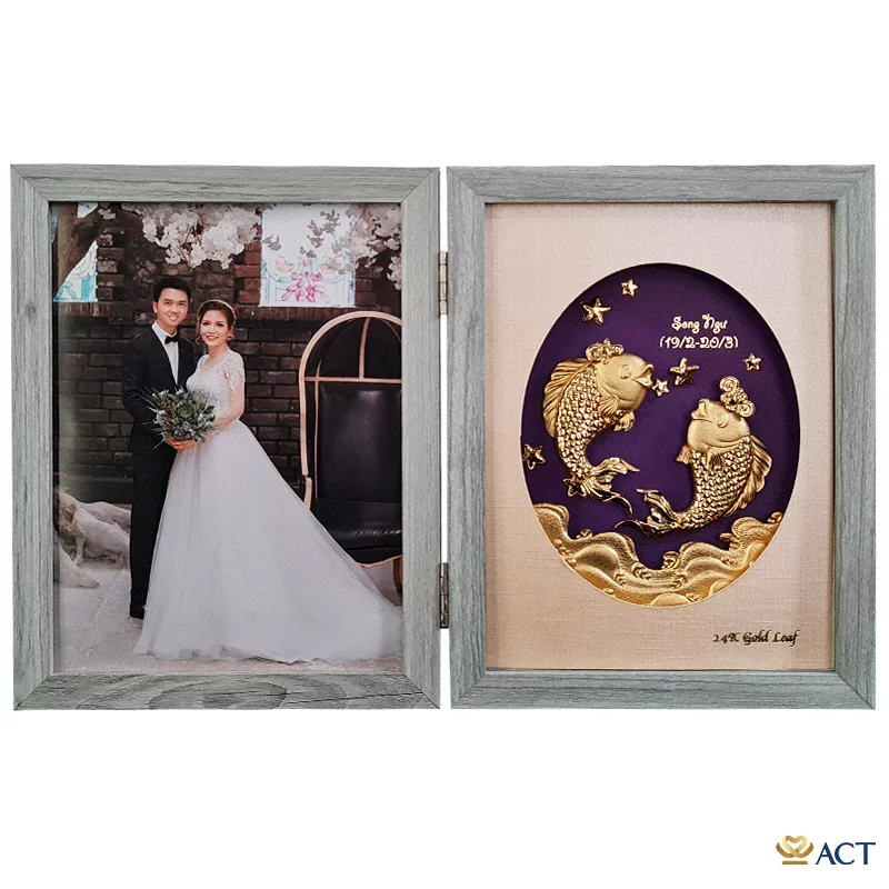 act-ka-0013_91290ddbf753424facf0a31e34a96bd2.png Quà tặng Khung Ảnh Song Ngư dát vàng 24k ACT GOLD ISO 9001:2015(Mẫu 1) - Image 1