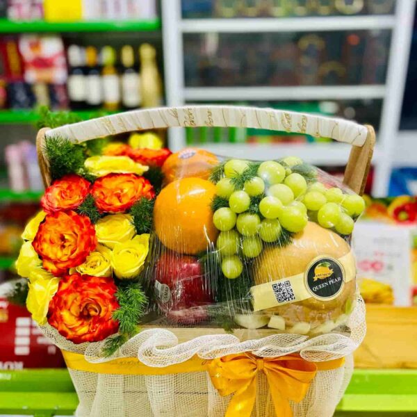 Giỏ Trái Cây Hoa Tươi Tone Trắng