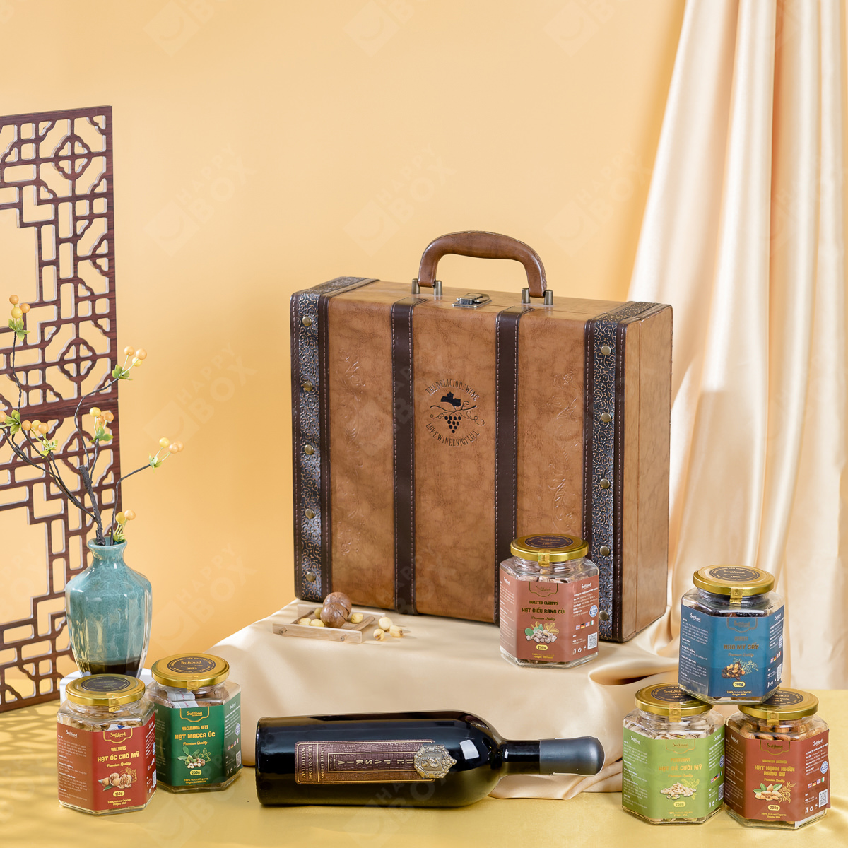 hop-qua-tet-cao-cap-happybox-5-1.jpg Hộp quà Tết Da 3 ngăn cao cấp Happybox HPH209 - Image 1