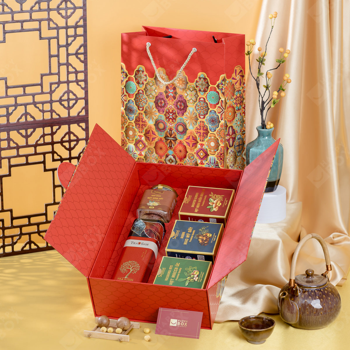 hop-qua-tet-cao-cap-happybox-6-2.jpg Hộp quà Tết cao cấp Happybox HPH217 - Image 1