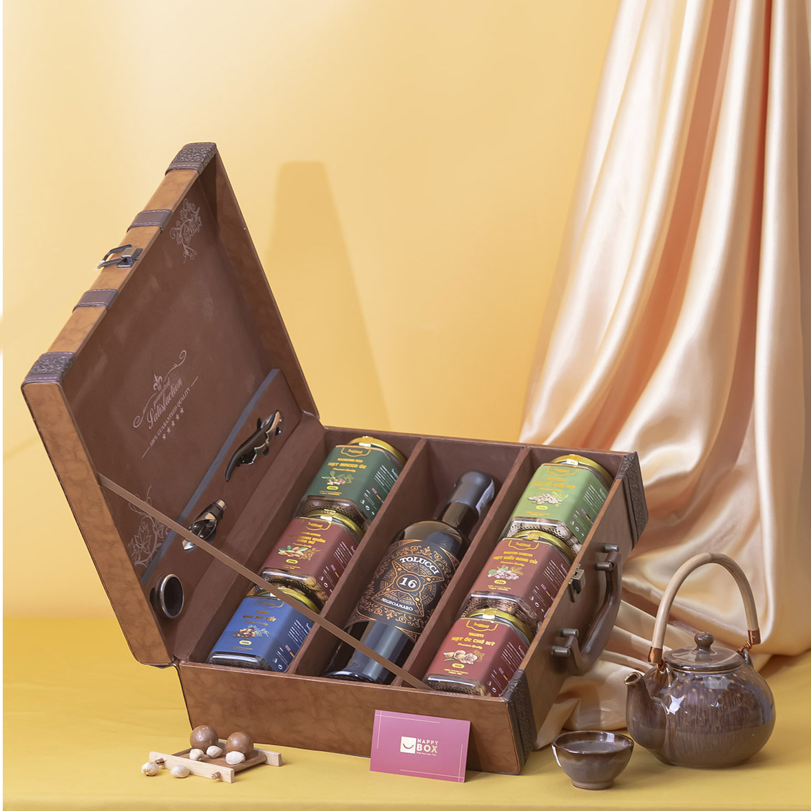 hop-qua-tet-cao-cap7-1.jpg Hộp quà Tết vali da cao cấp Happybox HPH248 - Image 1