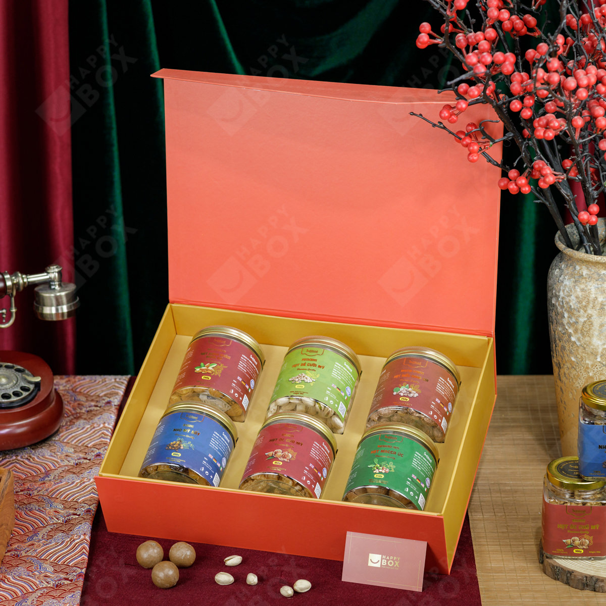 hop-qua-tet-happybox-hph1831.jpg Hộp quà Tết Happy New Year HPH183 - Image 1