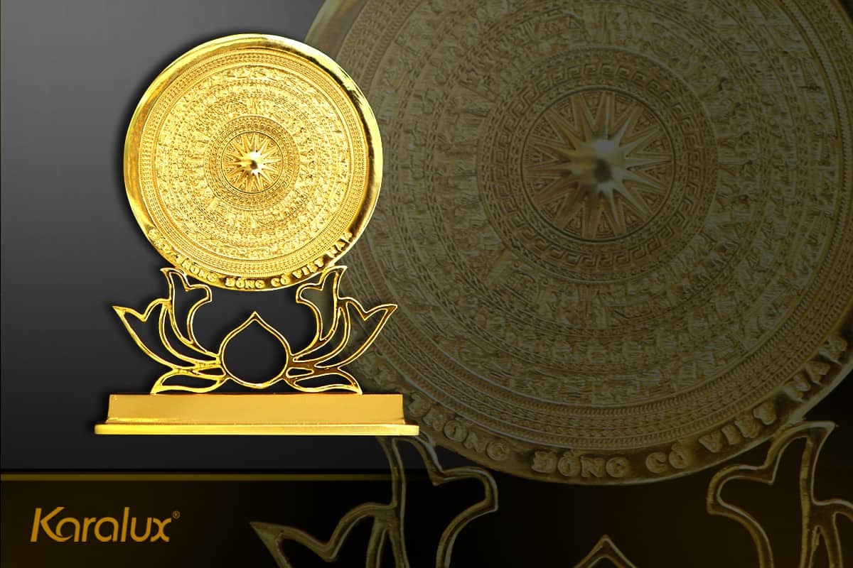 Mặt trống đồng đế hoa sen mạ vàng 24k Mặt trống đồng đế hoa sen mạ vàng MHD-0019-C15 - Image 1