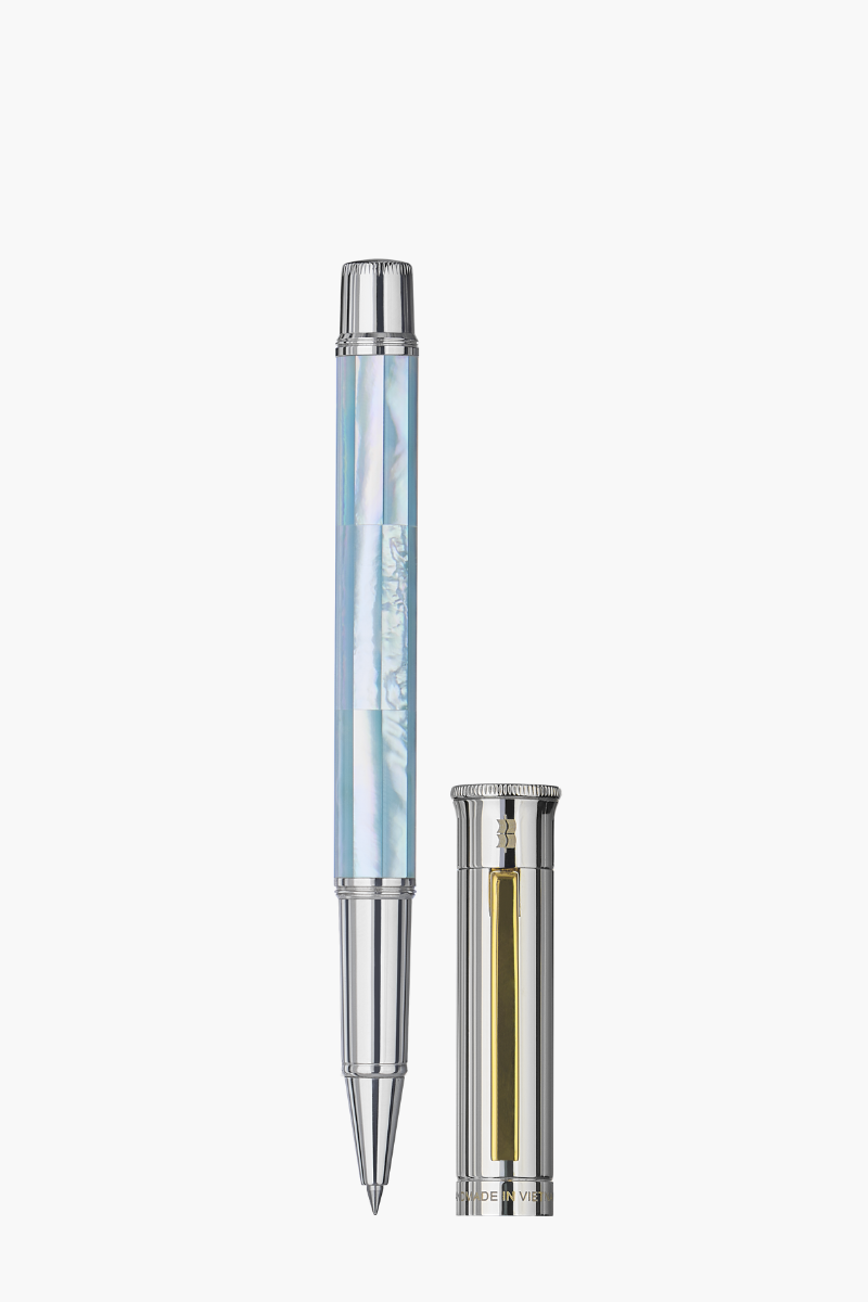 nuoc_-_xanh_lo_-_cai_vang_1_fd4996d0166e47b8b6f46dd128403de8.png Gemprise - Bút Mực Nước Ngọc Trai Xanh Biển Bắc Úc - Mạ Vàng Trắng - Cài Vàng - Image 1