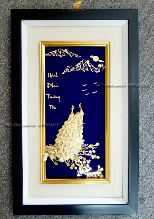 qua-cuoi-ky-niem-ngay-cuoi-cao-cap-y-nghia-tranh-doi-chim-cong-dat-vang-600x851-1.jpg Tranh Đôi Chim công và Hoa mẫu đơn (40x65cm) - Image 1