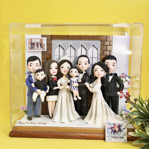 qua-luu-niem-tuong-chibi-3d-206.png Hộp mica đế gỗ 10 người - Image 1