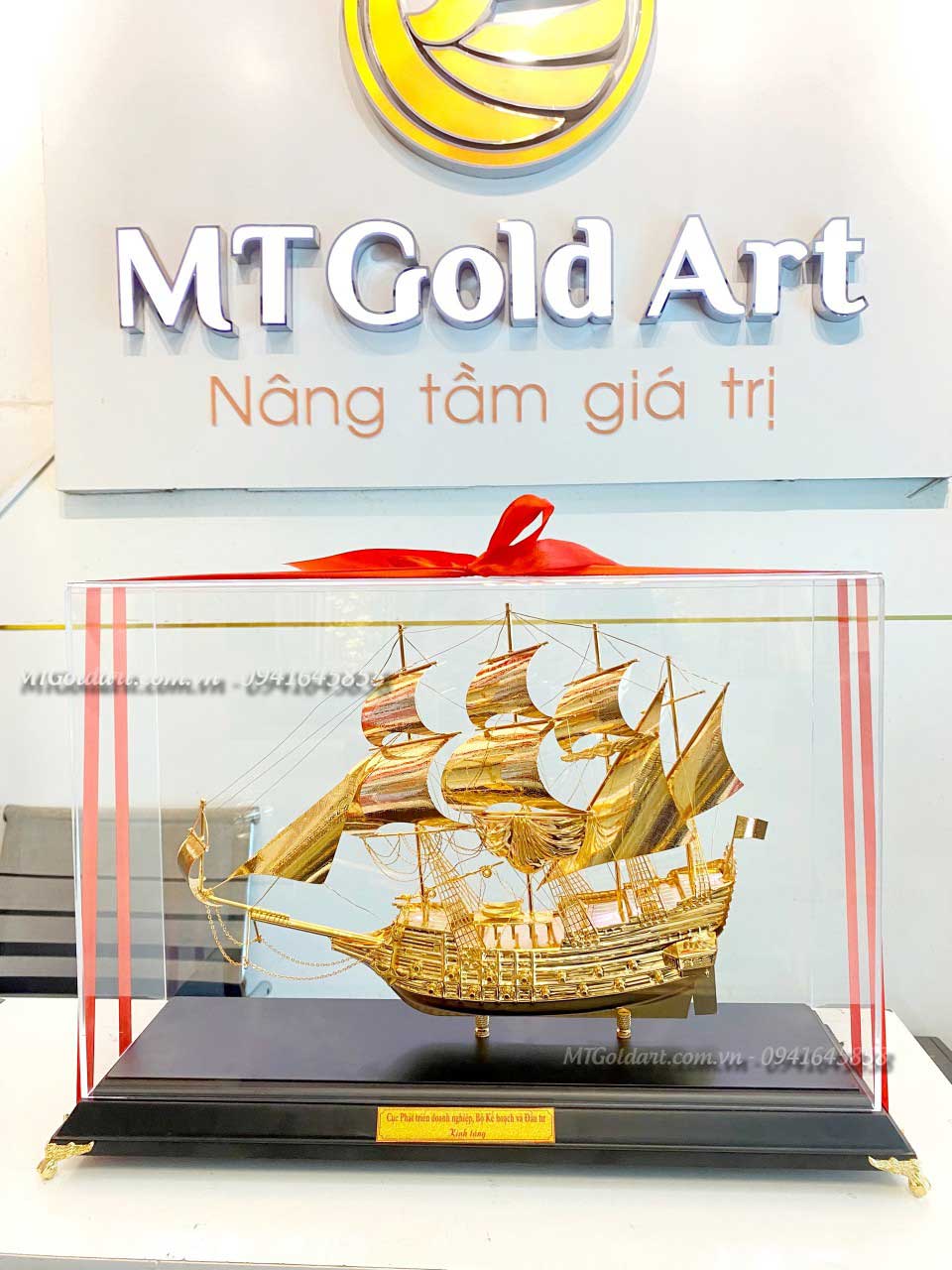 Qua tang doanh nghiep, khach hang, su kien dat vang cao cap, y nghia tai thanh pho ho chi minh Thuyền buồm phong thủy mạ vàng mẫu 42 (cỡ đại) - Image 1