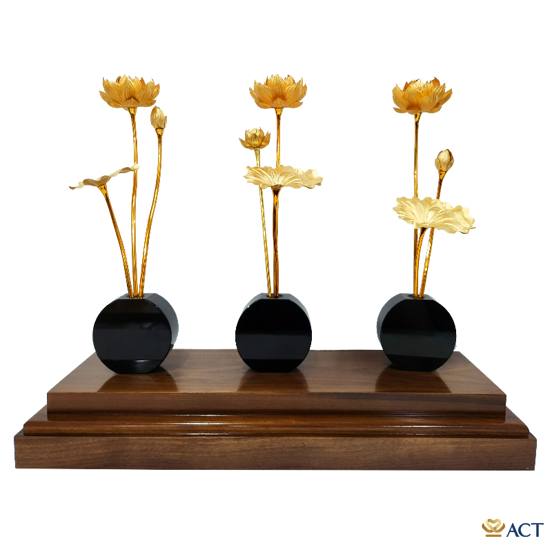 qua-tang-sep-ho-sen-9-nhanh-act-bt-0144-2_c25cb5906e67457e905b502b6b3b6f64.jpg Quà tặng Hồ Sen 9 Nhánh dát vàng 24k ACT GOLD ISO 9001:2015 - Image 1