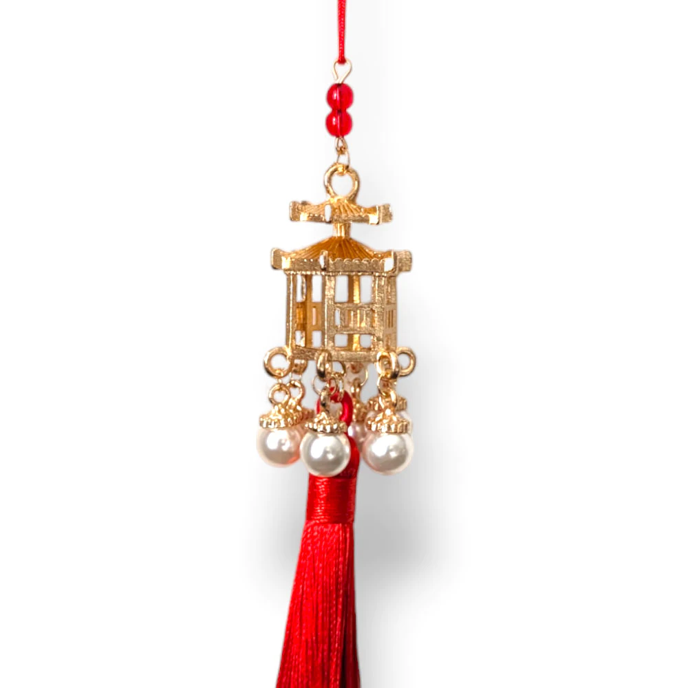 charm-pagoda-redpearl.jpg.webp Charm Ngôi Đền Treo Cây Tết Gắn Ngọc Trai và Tua Rua Đỏ 18cm - Image 1