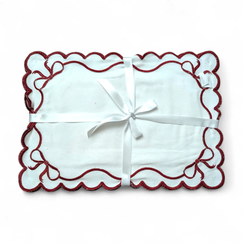 plam-whired.jpg.webp Bộ 4 Placemat Lót Đĩa Màu Trắng Thêu Viền Đỏ – Hiệu Homewear - Image 1