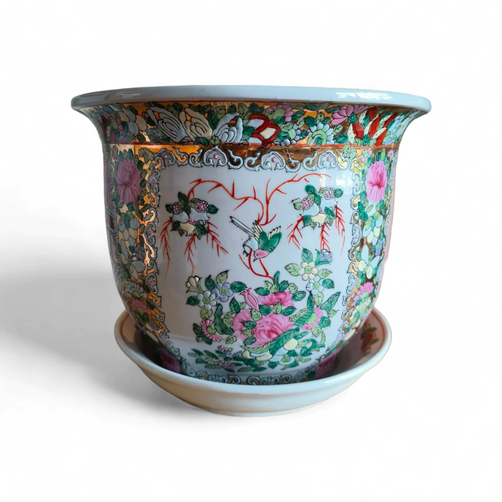 plnter-antq-famillerosemed-23cm.jpg.webp Chậu Hoa Cổ Hoạ Tiết Vẽ Tay Famille Rose Medallion Kèm Lót Đĩa - Image 1