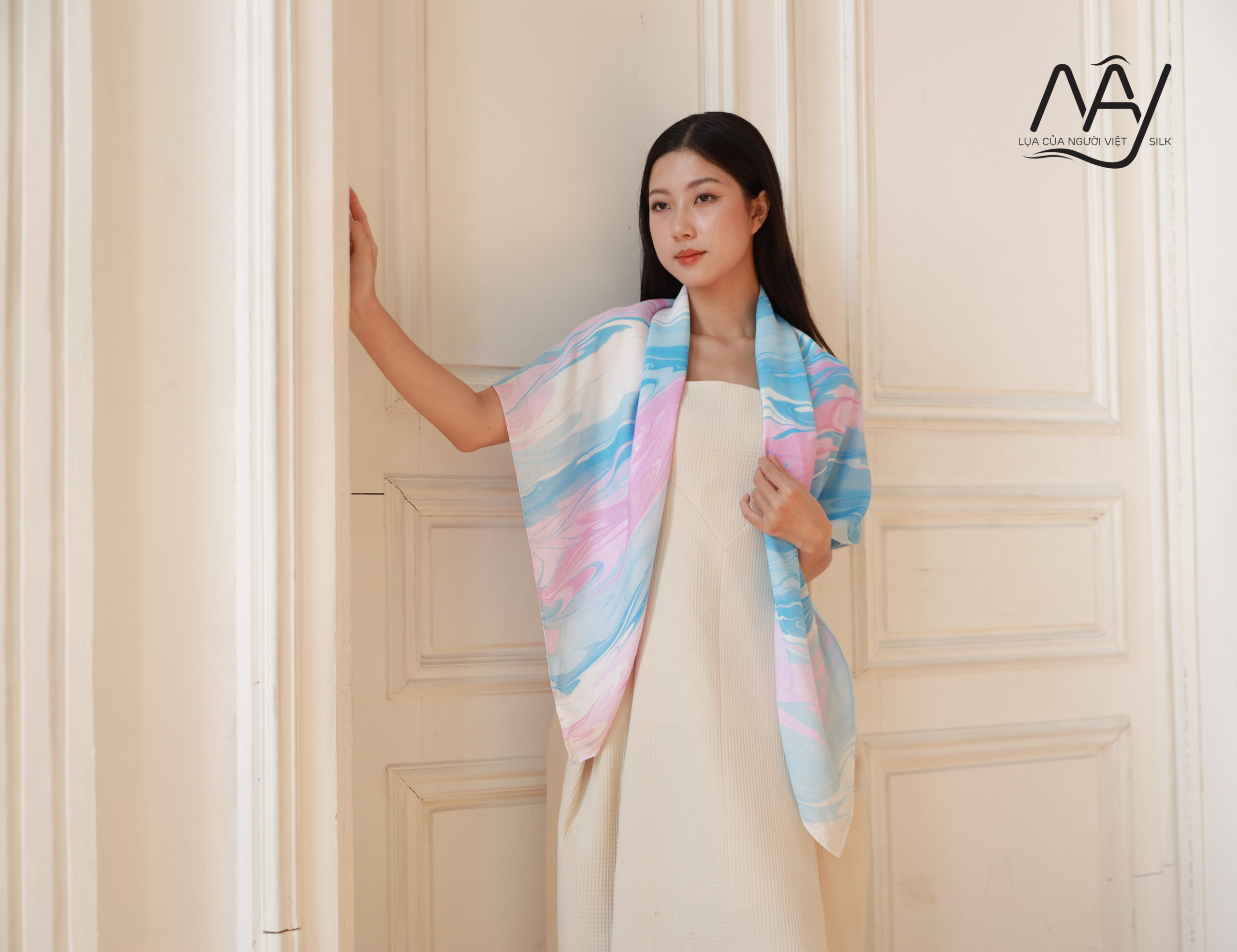 khan-choang-co-lua-ve-tay-thuy-an-ms11-2.jpg Khăn lụa vẽ thủy ấn độc bản cao cấp – MS12 - Image 1