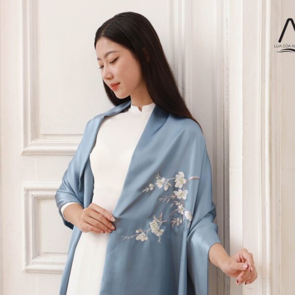 Khăn choàng lụa thêu tay hoa mai màu xanh lam