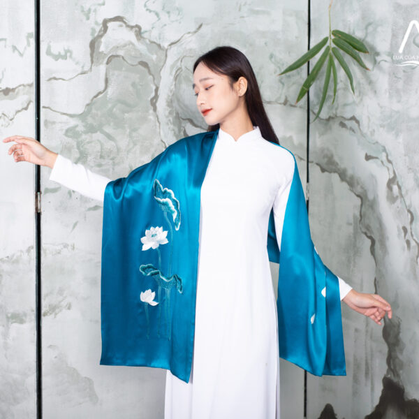 Khăn lụa thêu hoa sen màu xanh cổ vịt- Quà tặng đẳng cấp