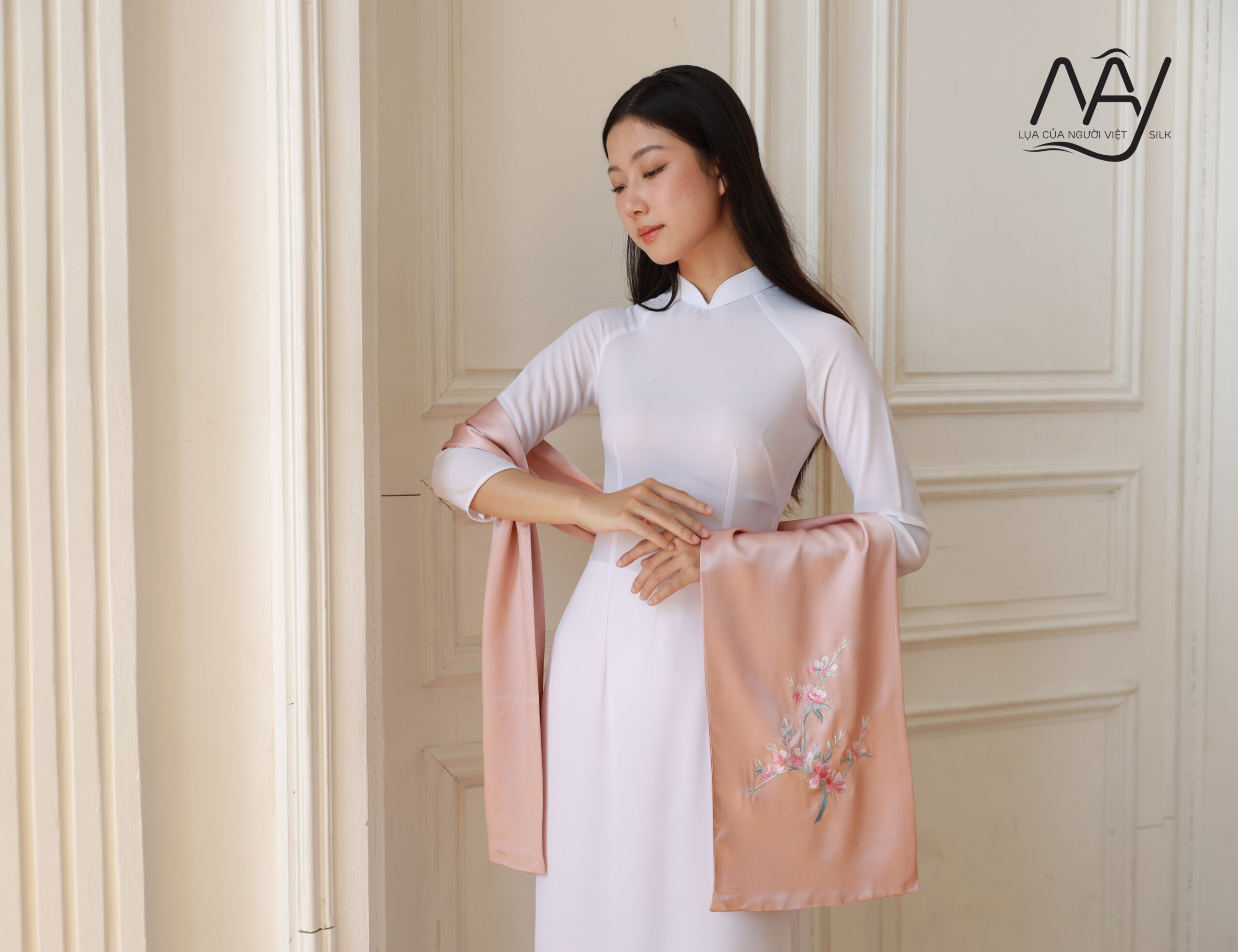 khan-lua-viet-nam-theu-tay-hoa-mai-mau-hong-ms2.jpg Khăn lụa thêu hoa mai màu hồng MS3 - Image 1