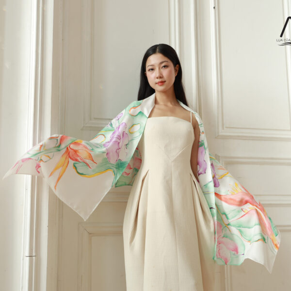 Khăn choàng lụa vẽ tay loang màu độc bản Phương Đông Rực Rỡ – Hoa Nhiệt Đới – MS2